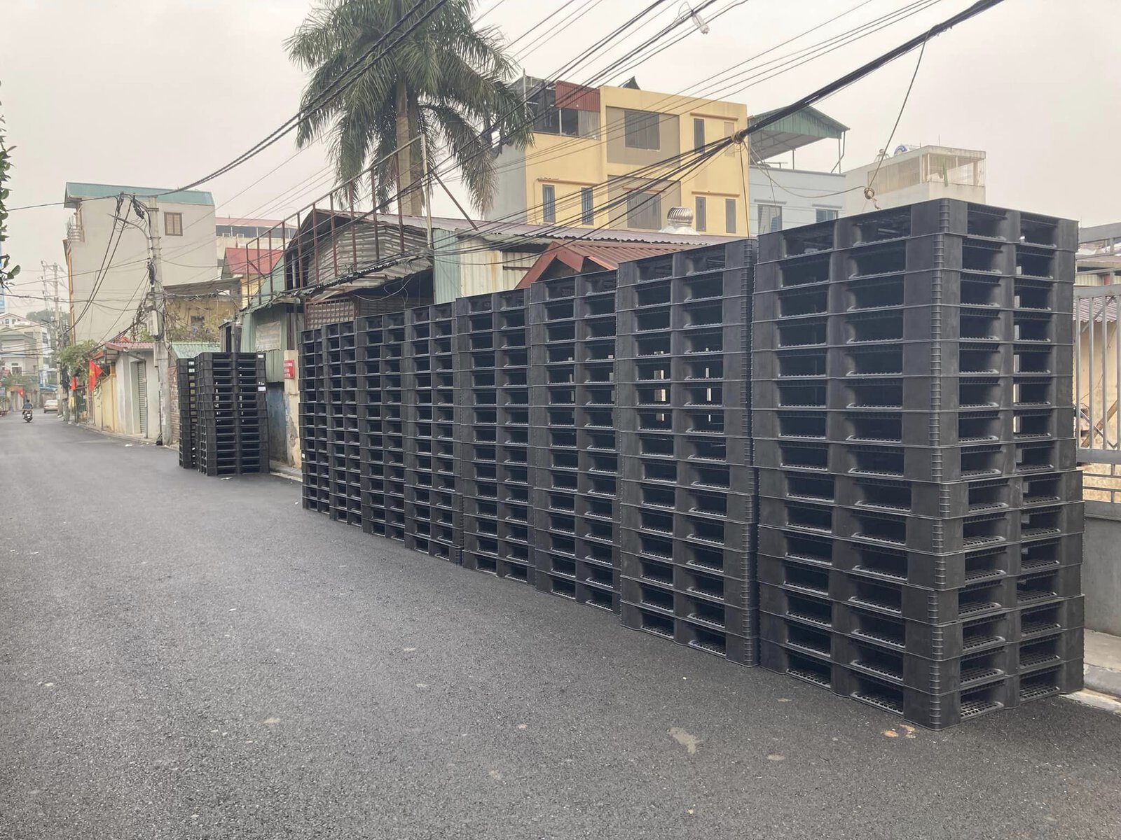 pallet nhựa icd việt nam giao pallet nhựa cho khách hàng hà đông