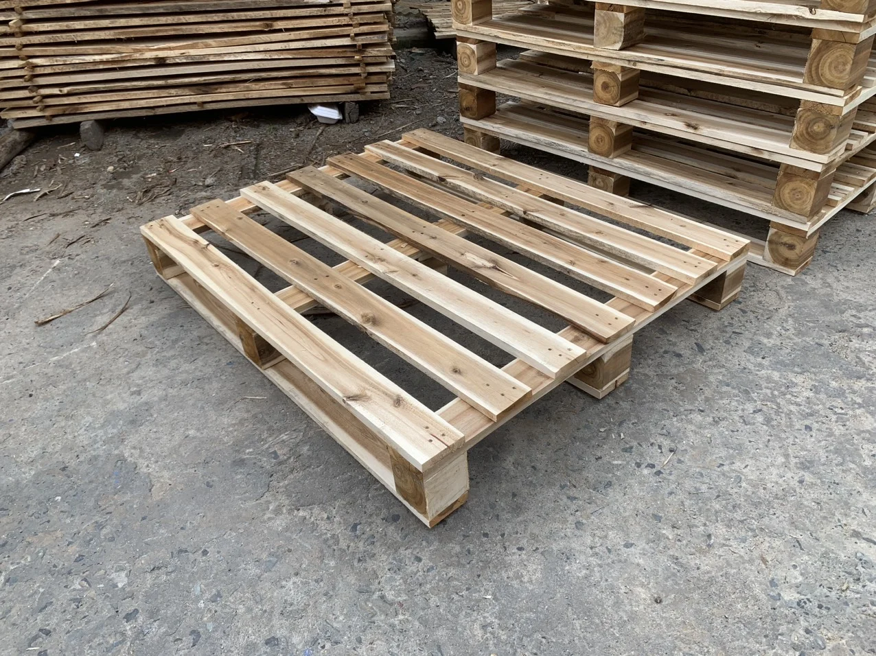 New acacia wood pallet - durable, high load capacity